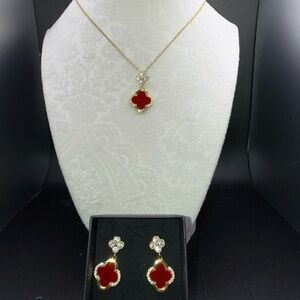 Elegant Gold and Red Clover Jewelry Set